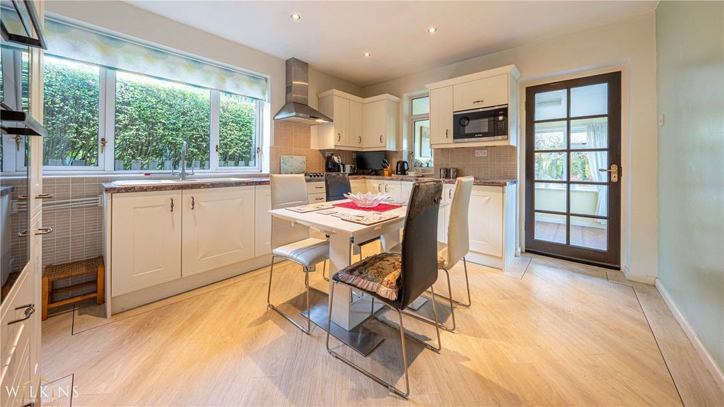 Property photo 2 of 28 Picture No. 18