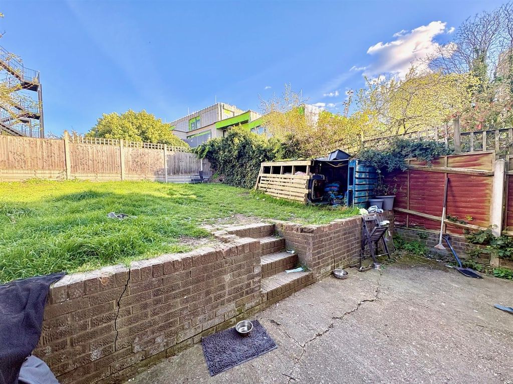 Property photo 3 of 9 8.Jpg