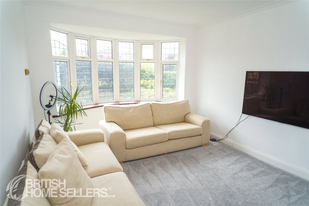 Property photo 2 of 16 Picture No. 11