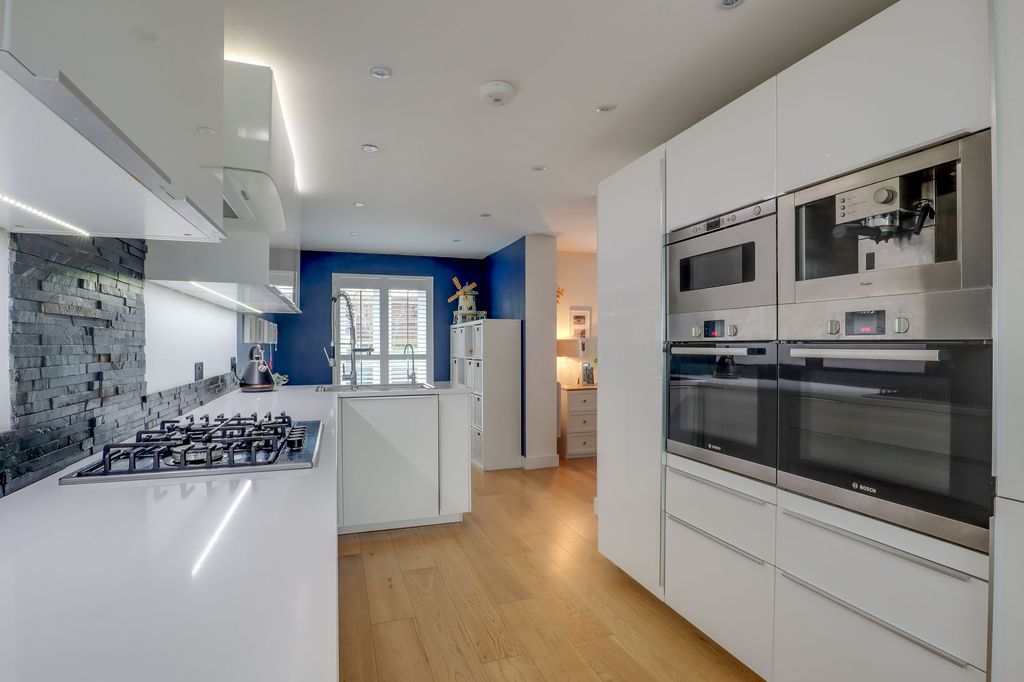 Property photo 2 of 28