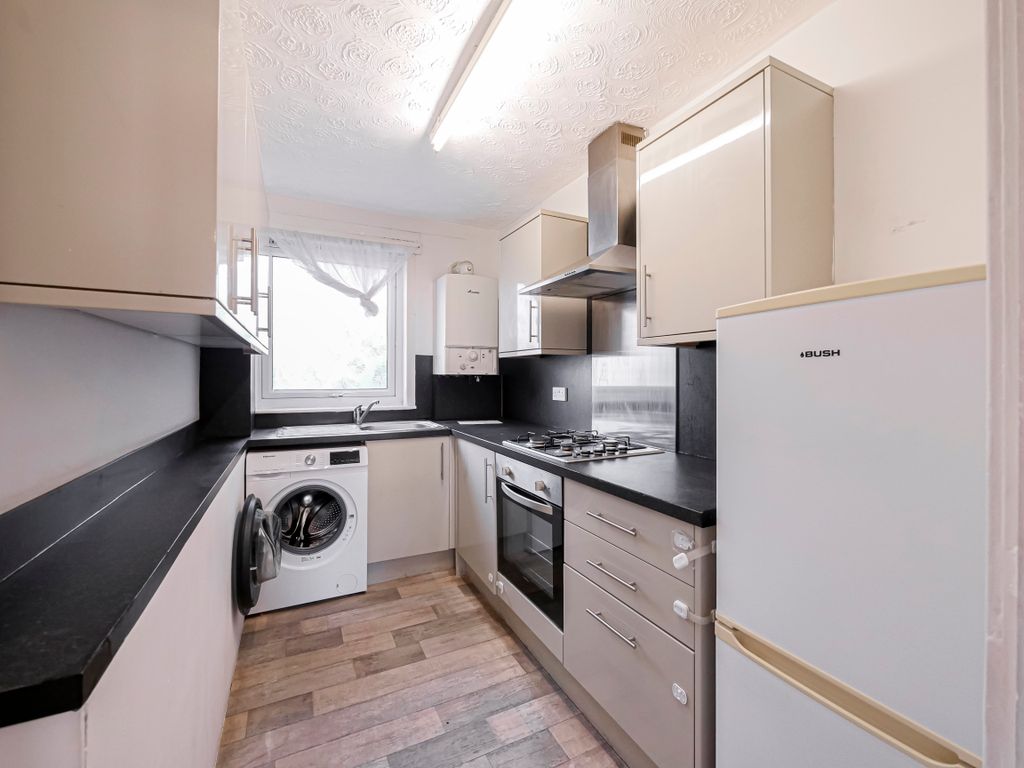 Property photo 3 of 18 Kitchen