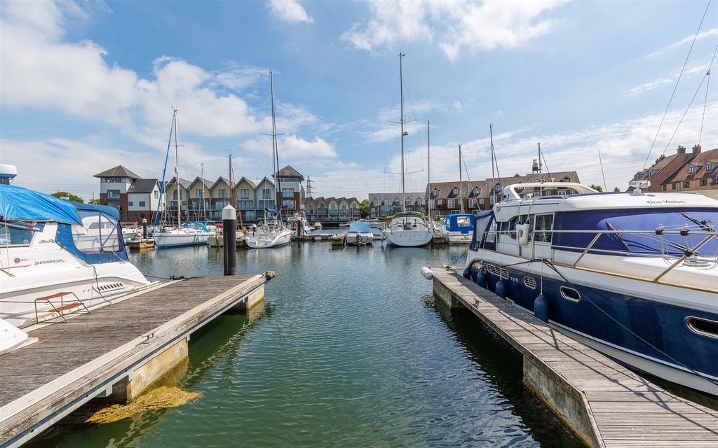 Property photo 2 of 27 12m Mooring