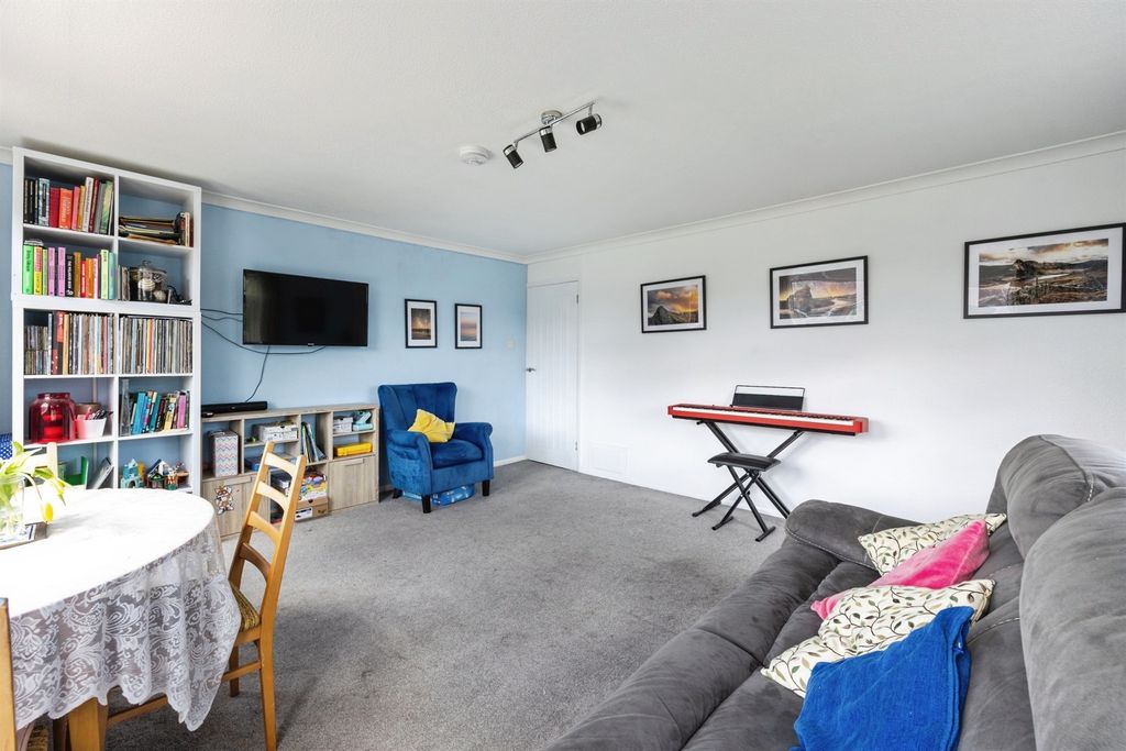 Property photo 3 of 12