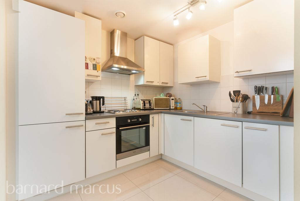 Property photo 3 of 8 Kitchen