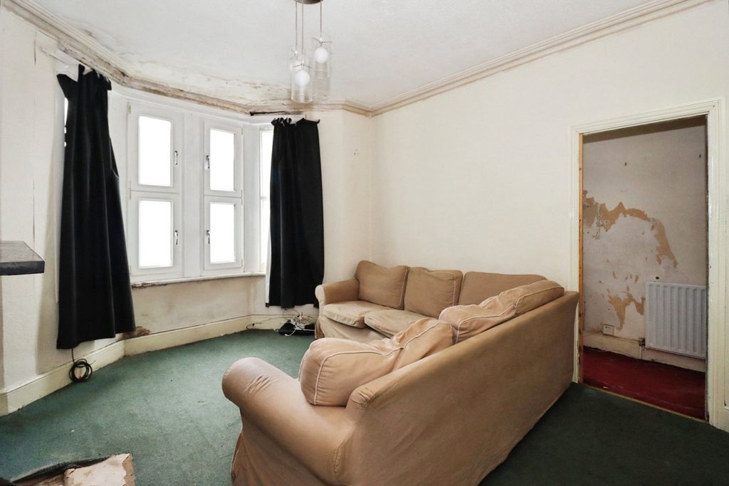 Property photo 2 of 17 Photo