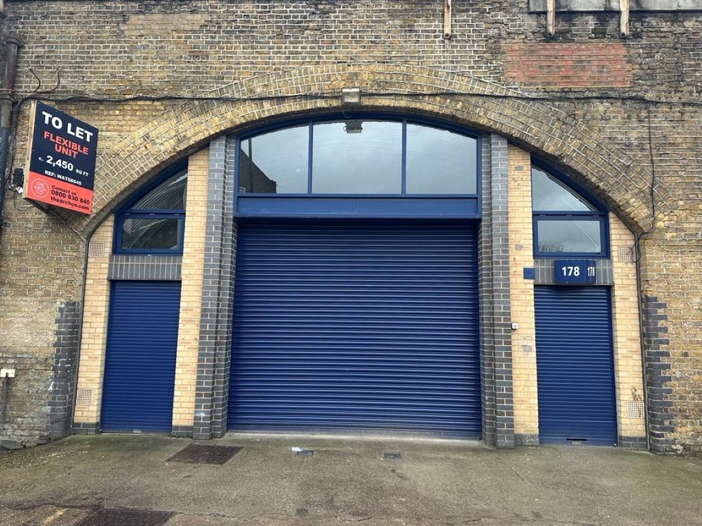 Property photo 1 of 4 The Front Of An Arch.