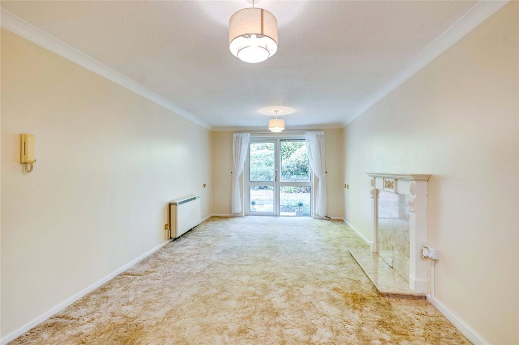 Property photo 1 of 11 Lounge