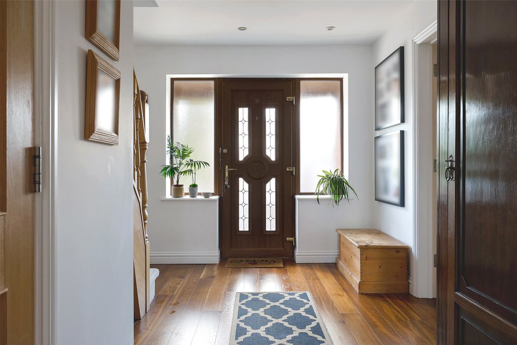 Property photo 3 of 22 Entrance