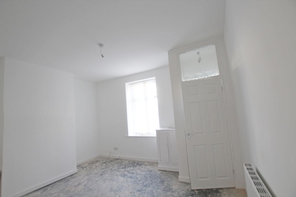 Property photo 2 of 9 Front Lounge
