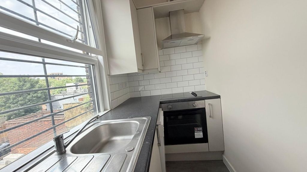 Property photo 3 of 9 Kitchen 3.Jpg
