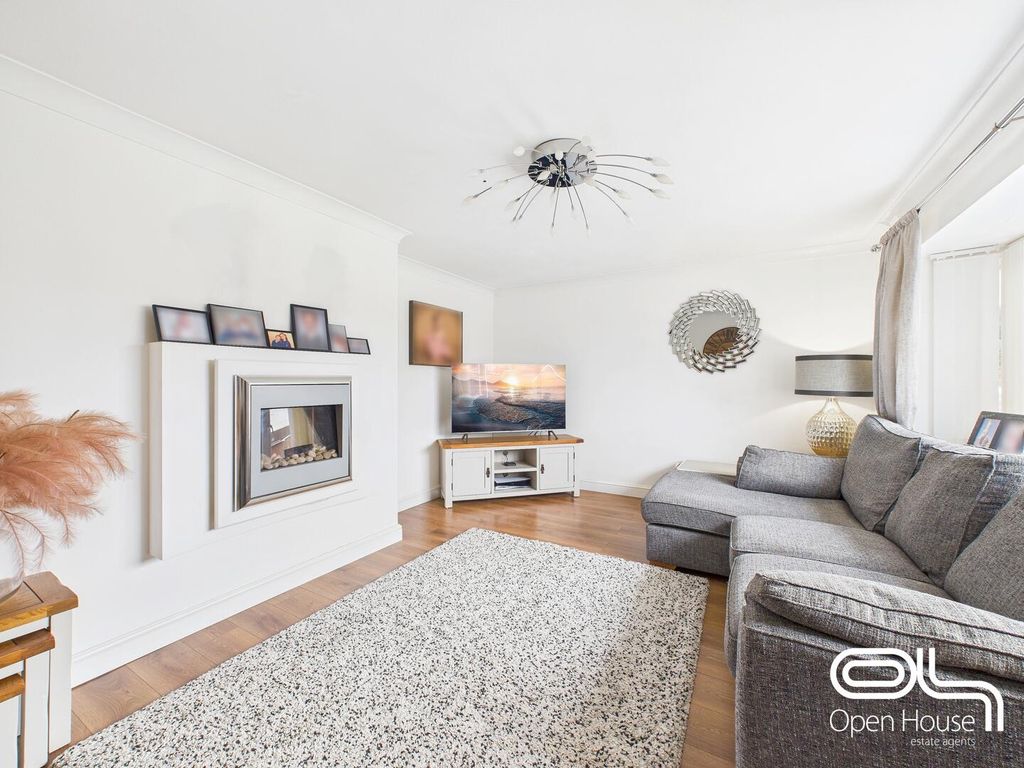 Property photo 2 of 18 Living Room