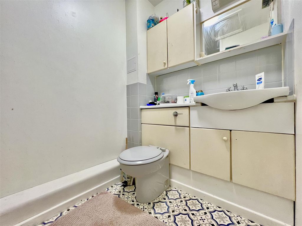 Property photo 3 of 5 Bathroom
