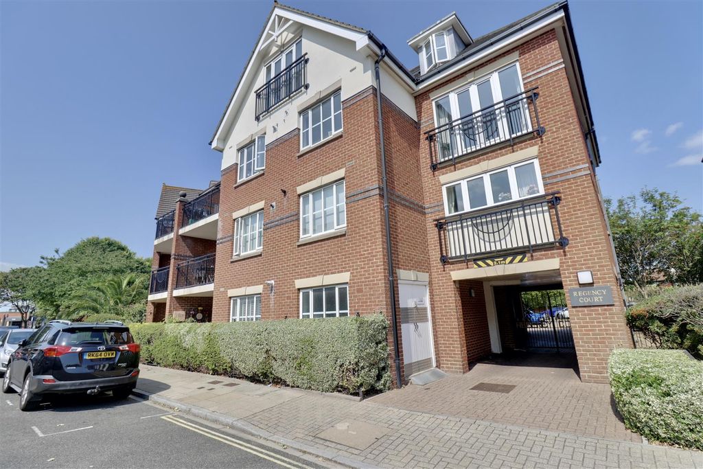 Property photo 1 of 19 6A6Ba648-C994-4B15-95EE-529A74D5Cfb9_1_201_A.Jpeg