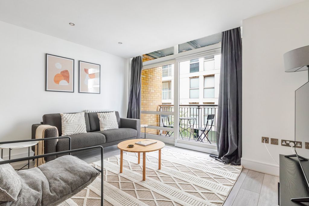 Property photo 1 of 17 Living Room