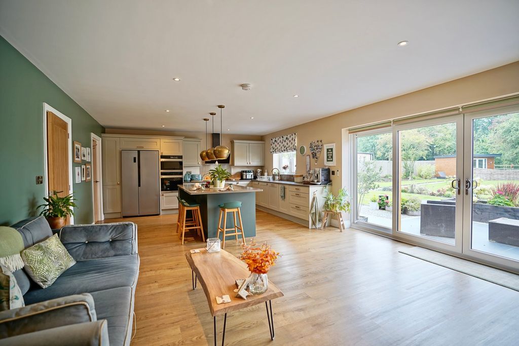 Property photo 3 of 27