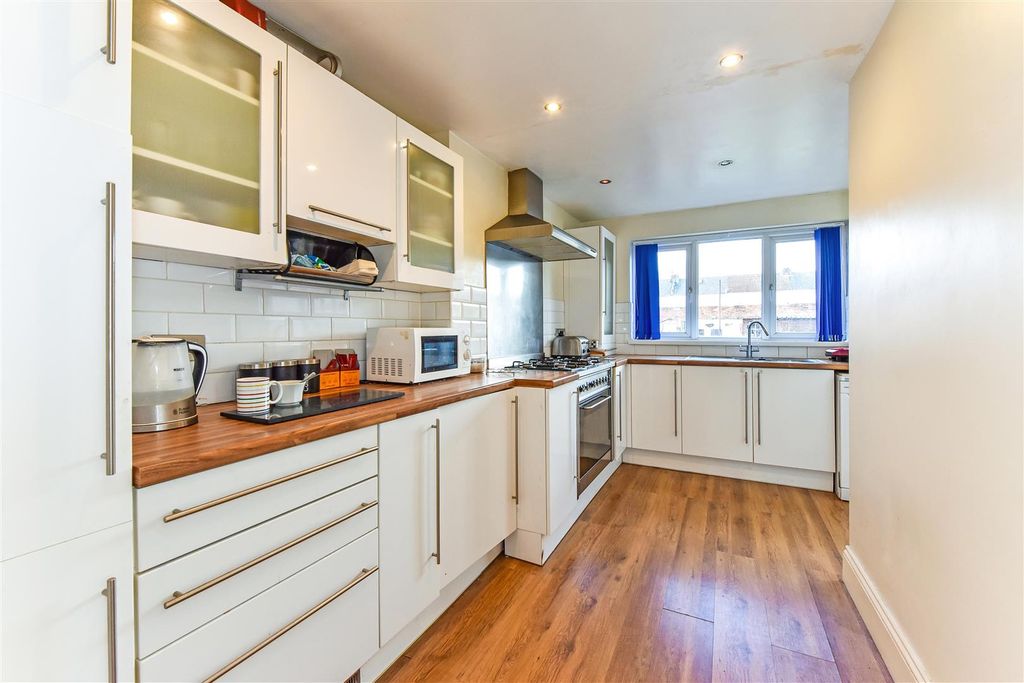 Property photo 2 of 30 Kitchen