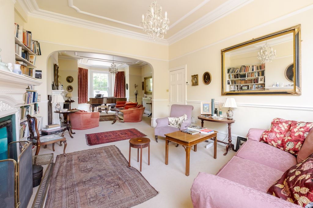 Property photo 2 of 30