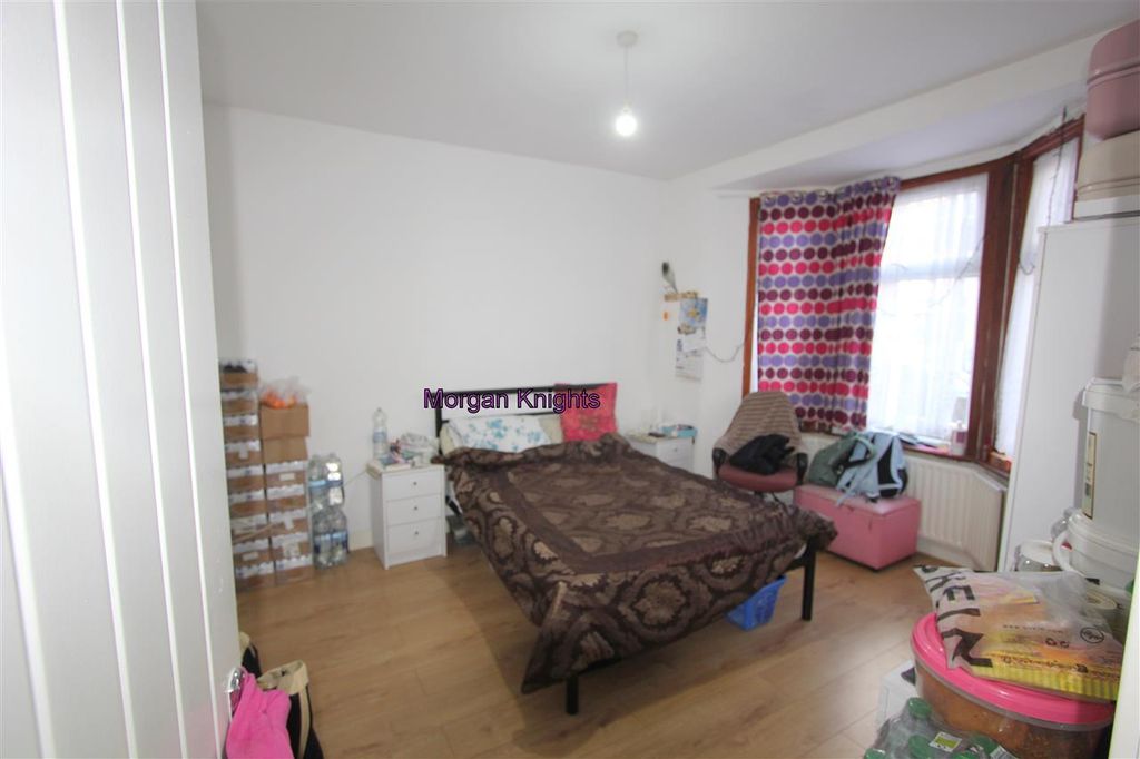 Property photo 3 of 25 Reception One: