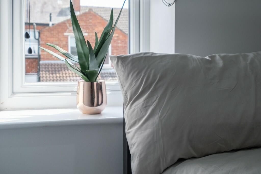 Property photo 3 of 11 A Bright And Tidy Bedroom With A Large, Comfortabl...