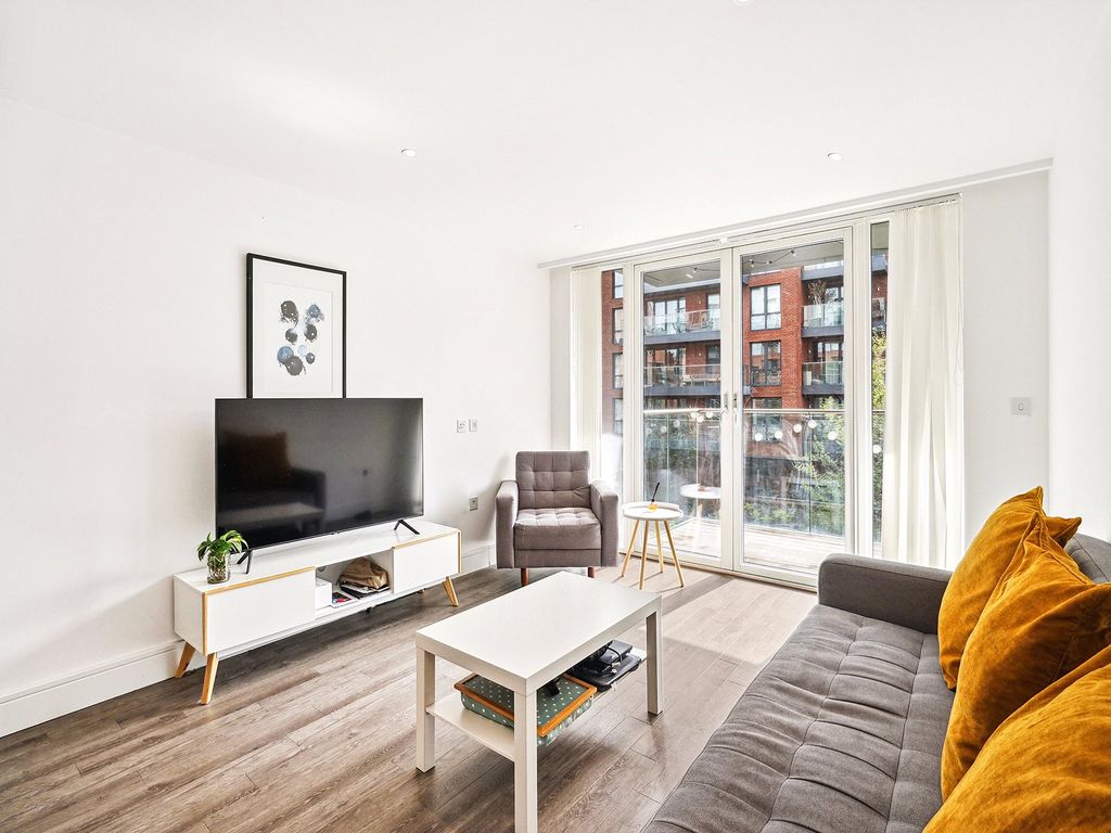 Property photo 1 of 15 Gaumont Place