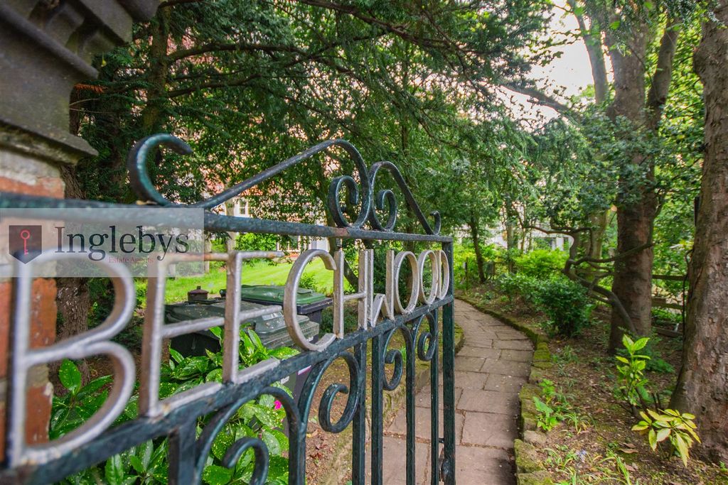 Property photo 2 of 35