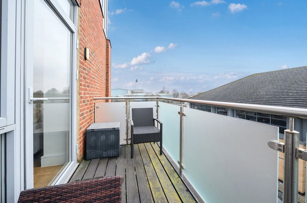 Property photo 2 of 8 1403845-34-697772...