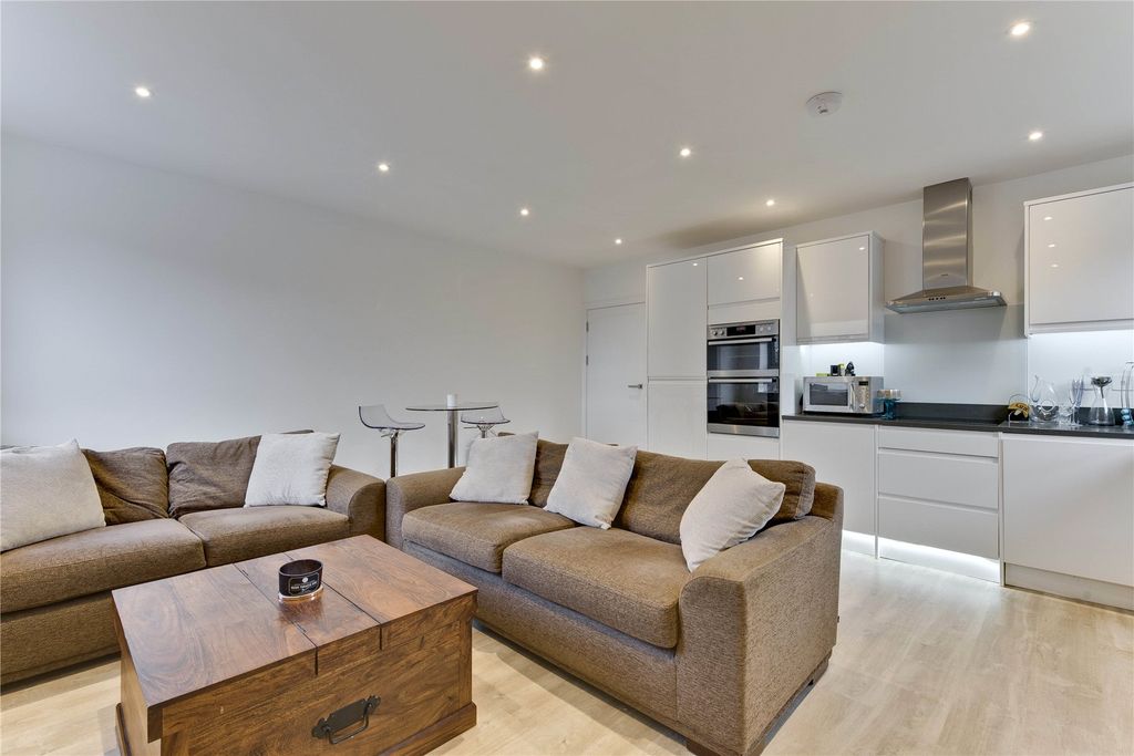 Property photo 3 of 10 Seating