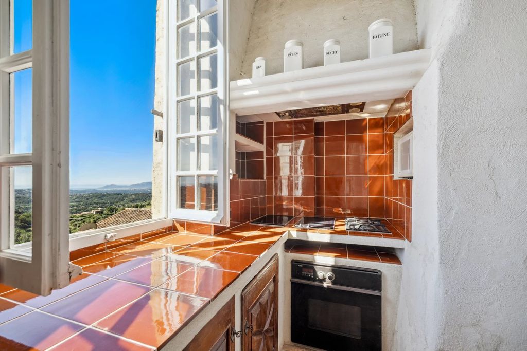 Property photo 3 of 18