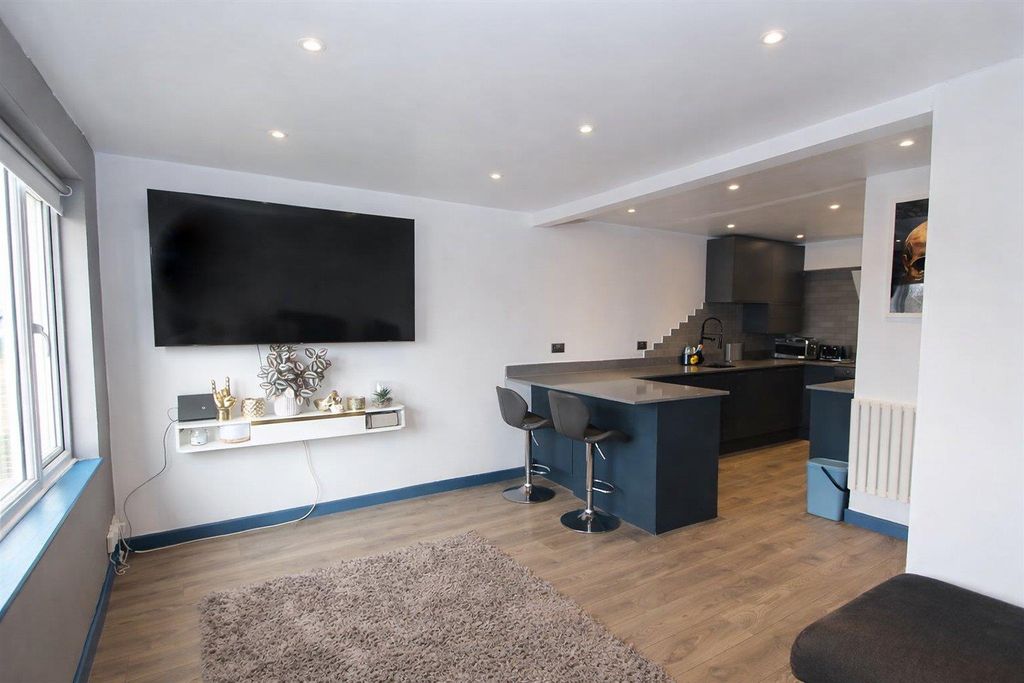 Property photo 2 of 11 Lounge D.Jpg