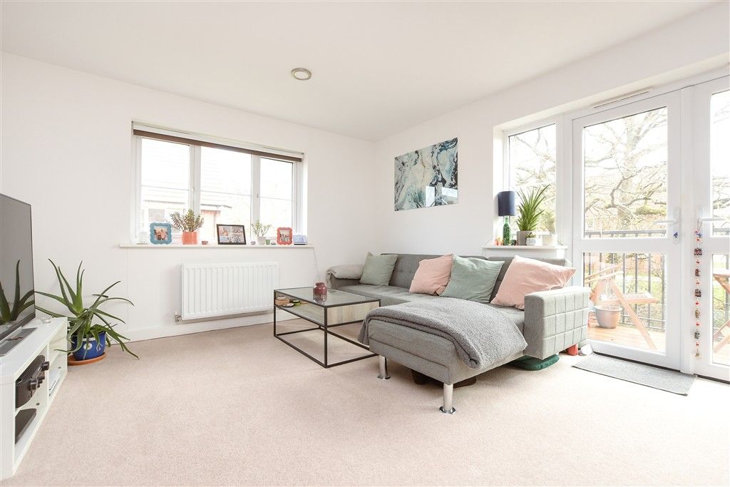 Property photo 3 of 10 Lounge