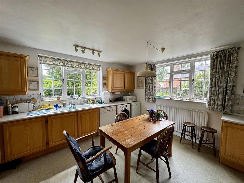 Property photo 3 of 27 Kitchen/Breakfast Room