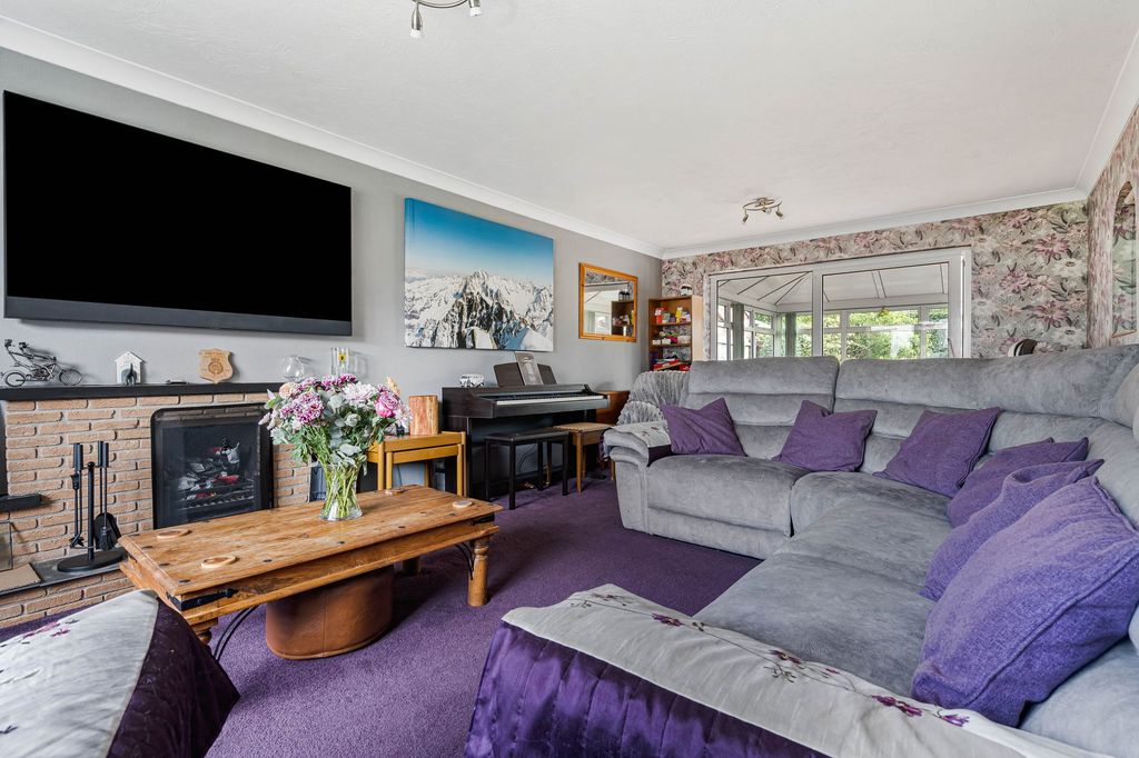Property photo 2 of 33