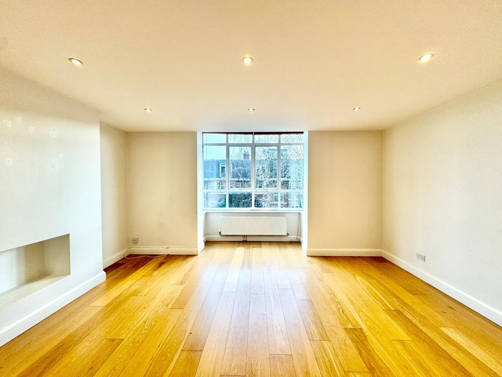 Property photo 2 of 12 Photo 3