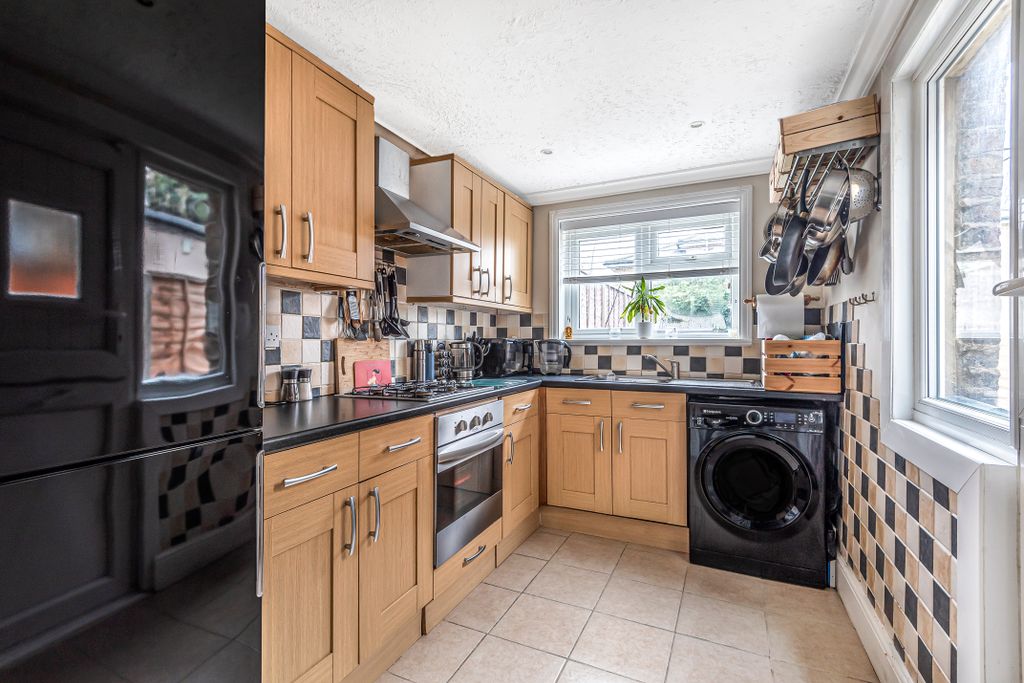Property photo 3 of 11 6 - 693679 (4)c