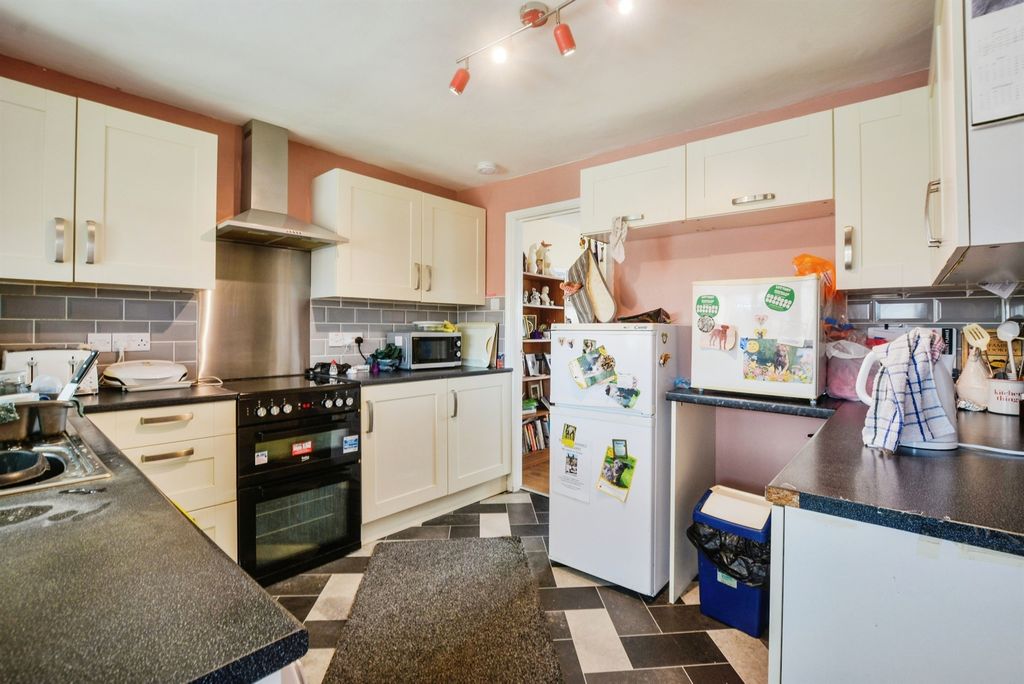 Property photo 2 of 17