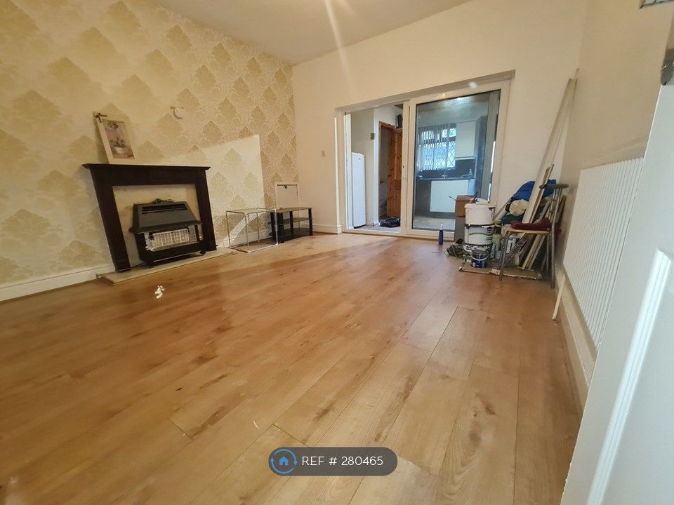 Property photo 2 of 24 01 - Living Room