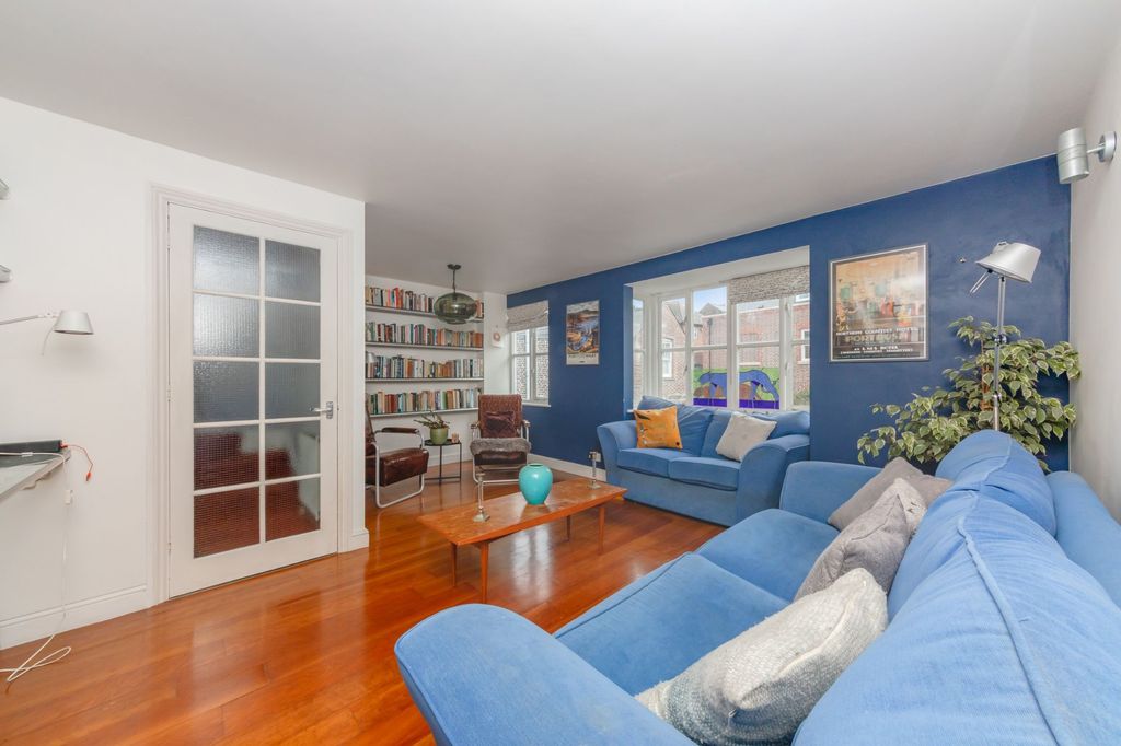 Property photo 3 of 18