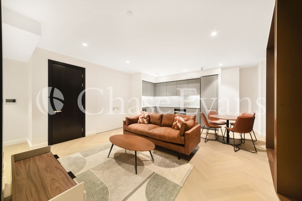 Property photo 3 of 21 Living