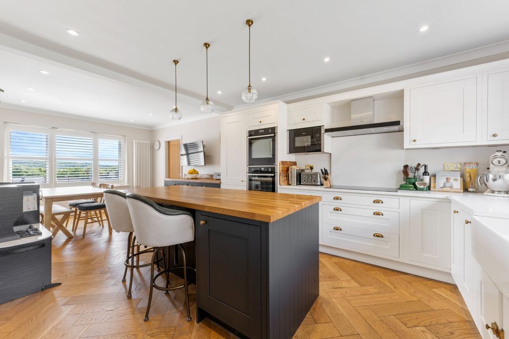 Property photo 2 of 62 4173794