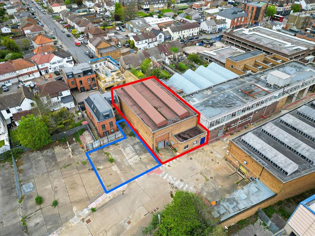 Property photo 1 of 28