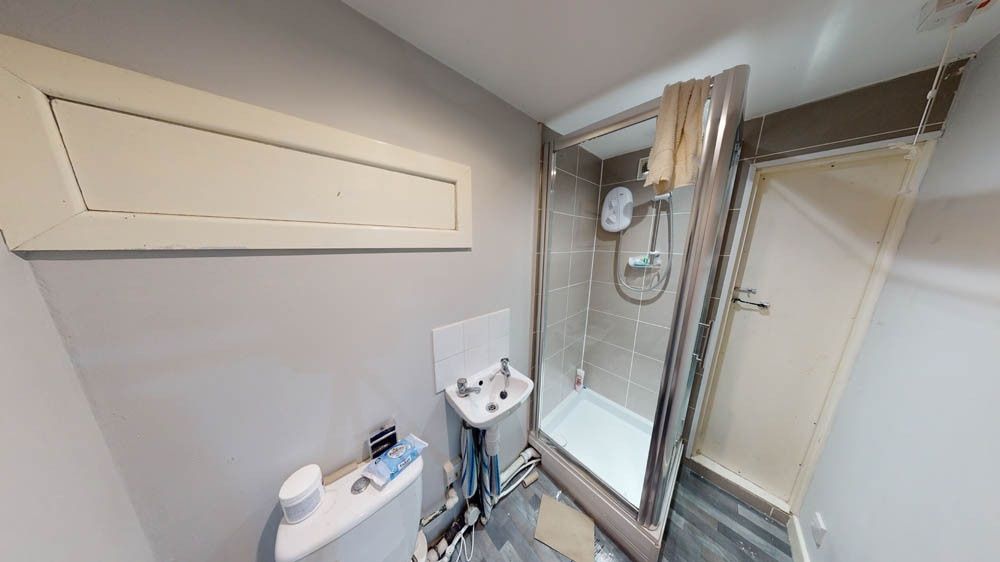 Property photo 2 of 10 A Clean And Modern Bathroom Suite Featuring A Show...