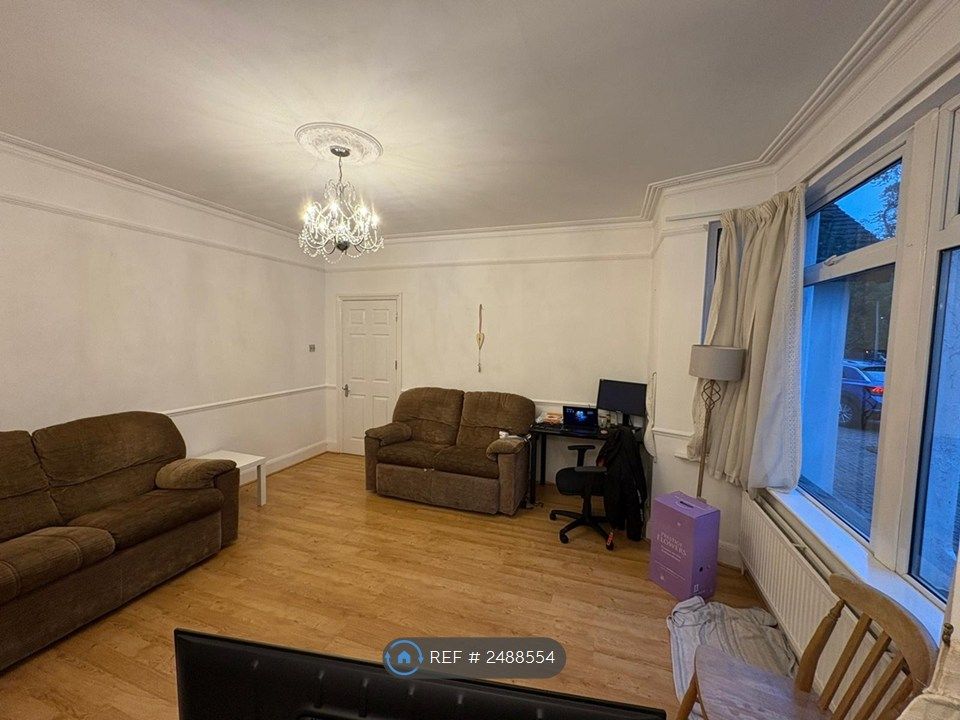 Property photo 3 of 17 Room 7 - Available On 15th October