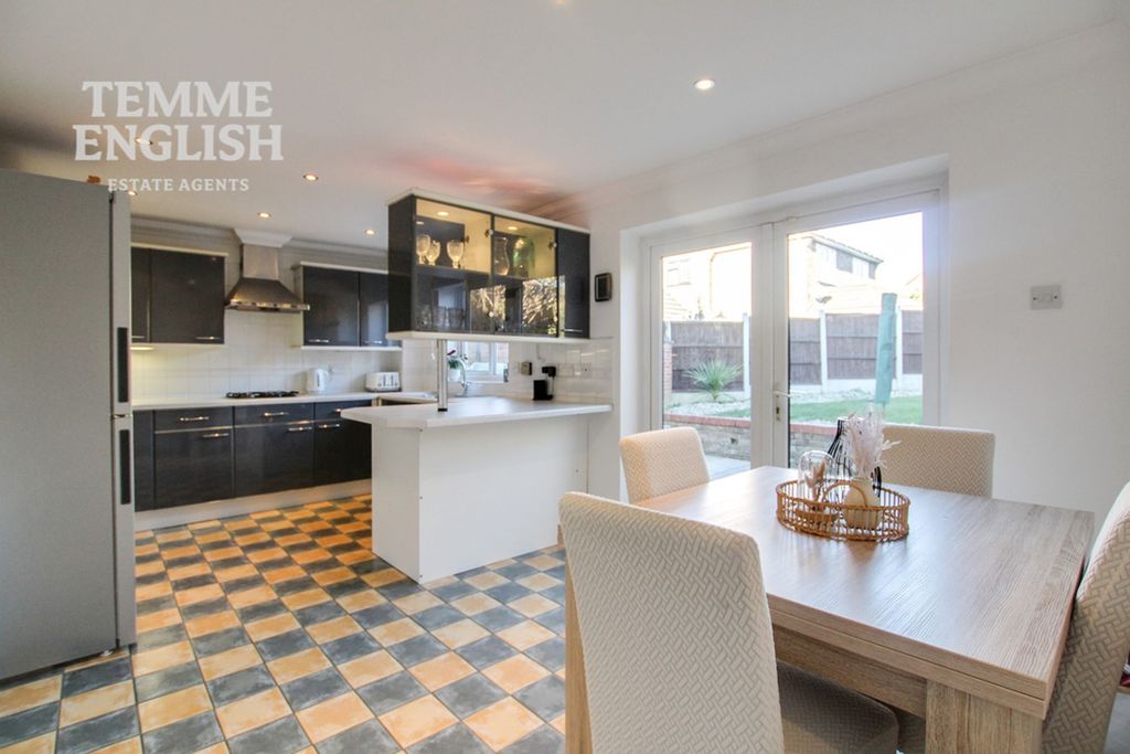 Property photo 2 of 21