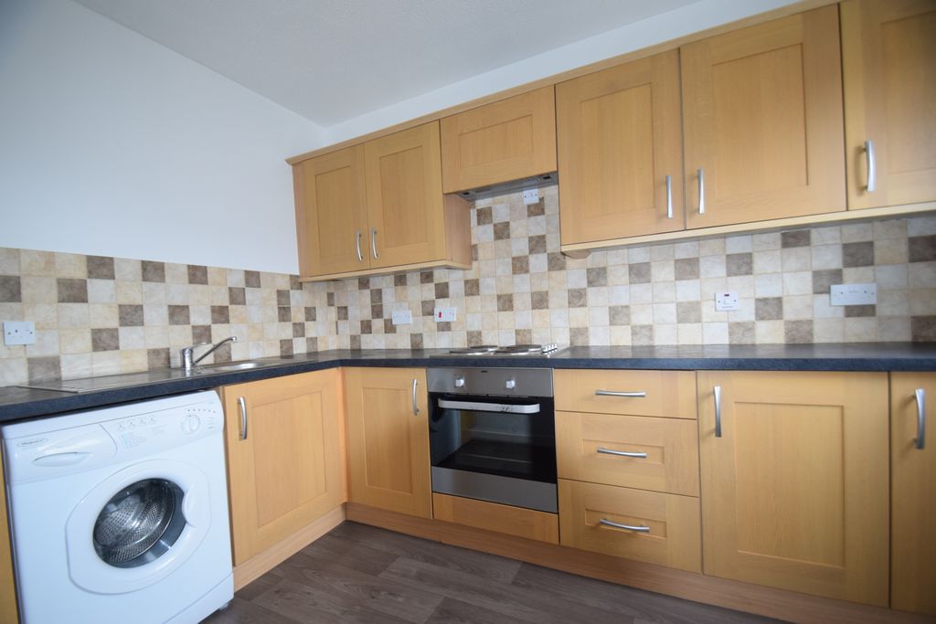 Property photo 2 of 6 Kitchen