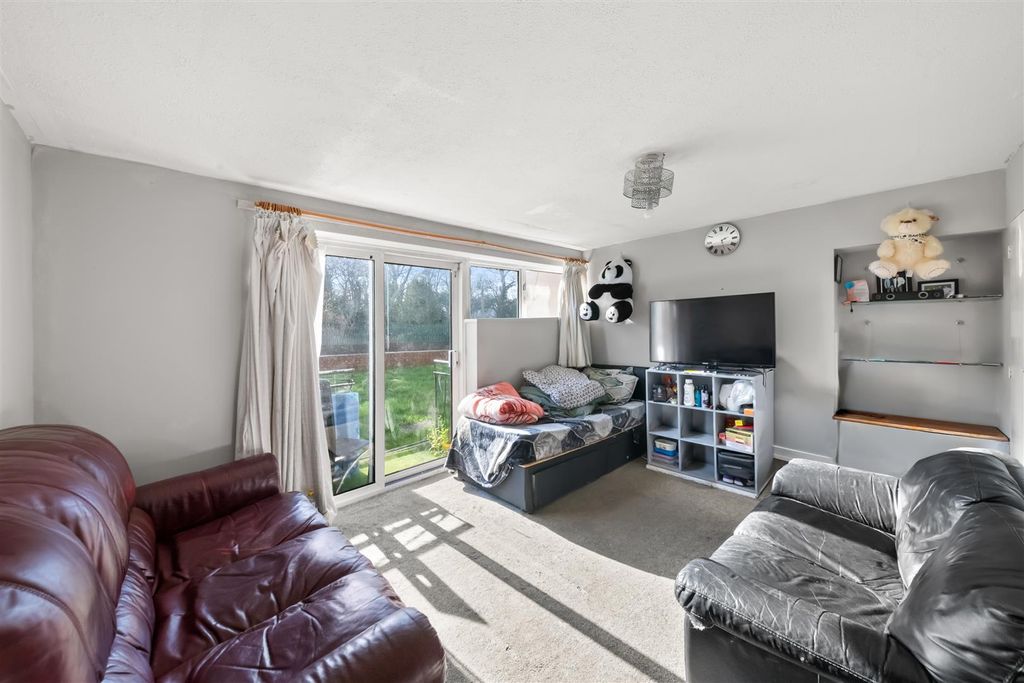 Property photo 2 of 12 1