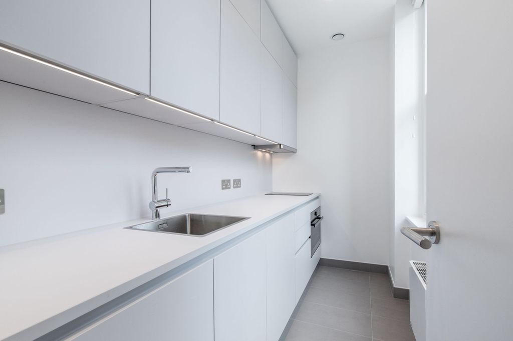 Property photo 2 of 11 Kitchen