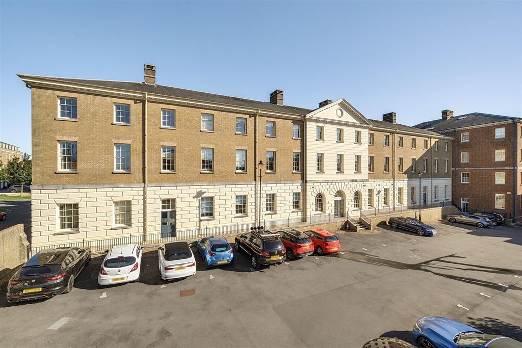 Property photo 1 of 20 Newborough House