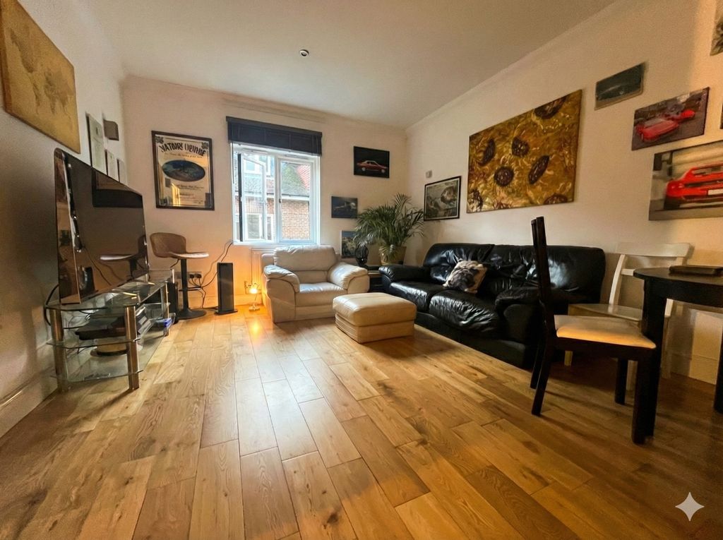 Property photo 3 of 16 03Lounge