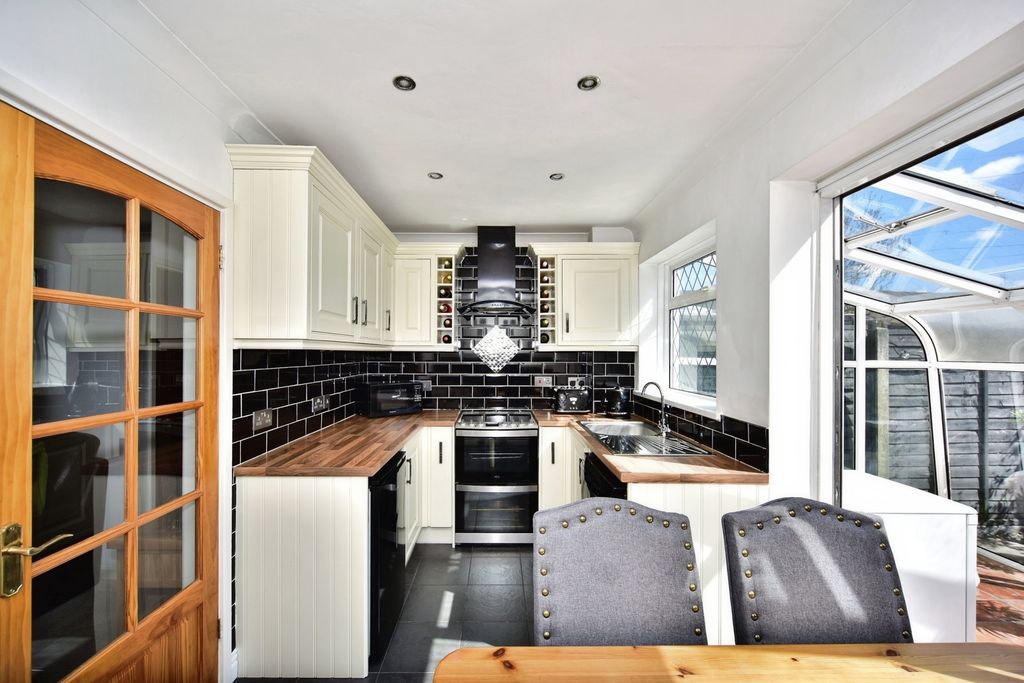 Property photo 2 of 20 Pbox-Img.Jpg