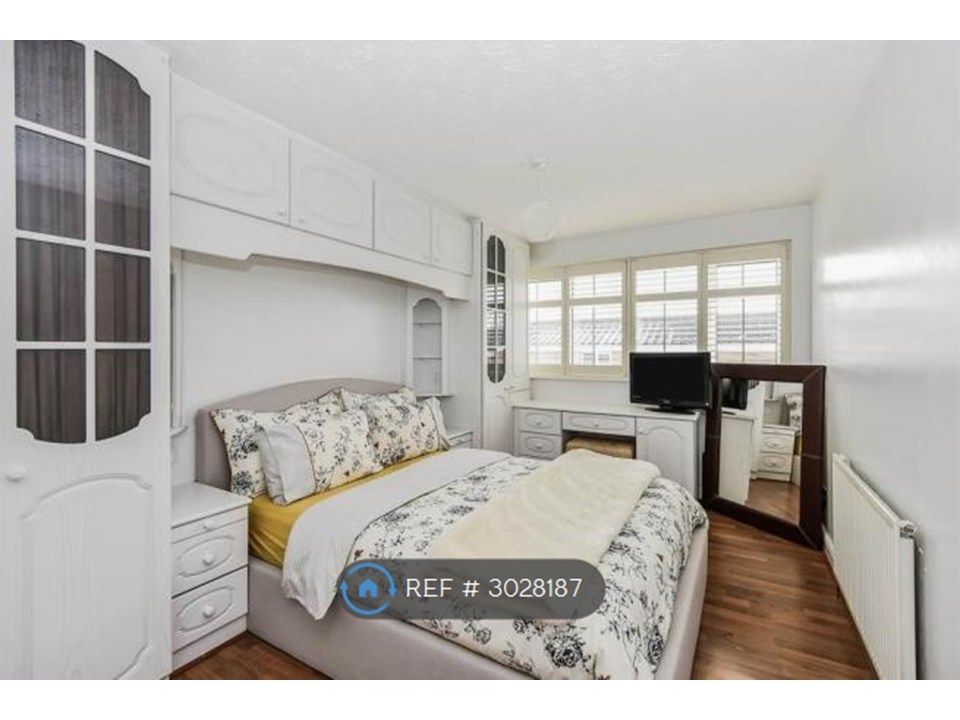 Property photo 2 of 10 Master Bedroom